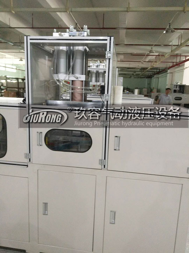 客戶的鋰電池極耳成型機(jī)，自動(dòng)入殼機(jī)產(chǎn)品圖